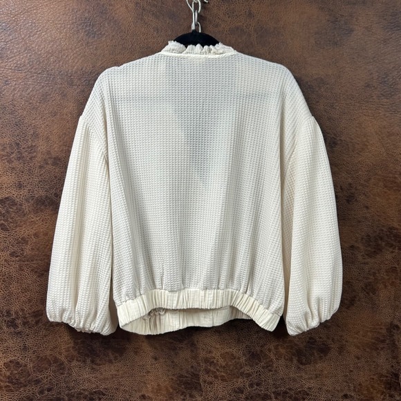 NWOT POL cream color waffle‎ knit ruffle button cropped blouse in size medium. - Picture 5 of 5